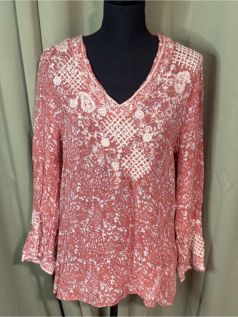 Chico’s Pink Floral V-Neck Top with Embroidered Details 3/4 Sleeves Size 1 / M